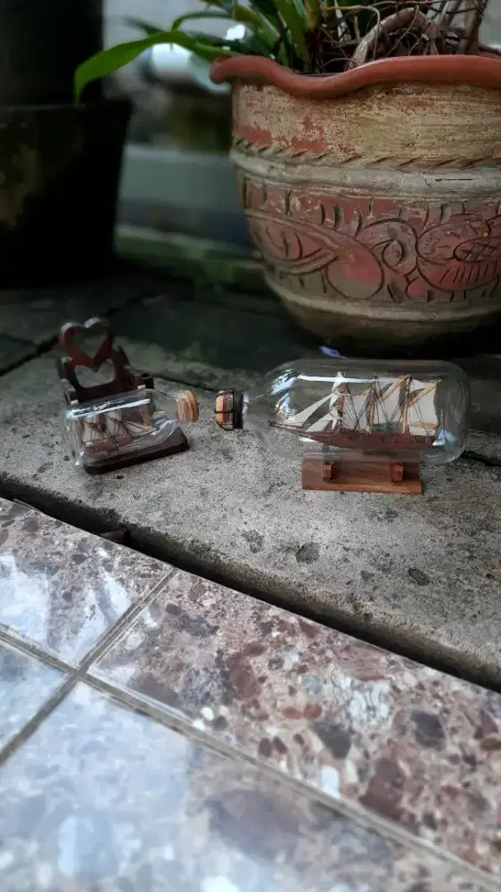 Kapal Laut Dalam Botol