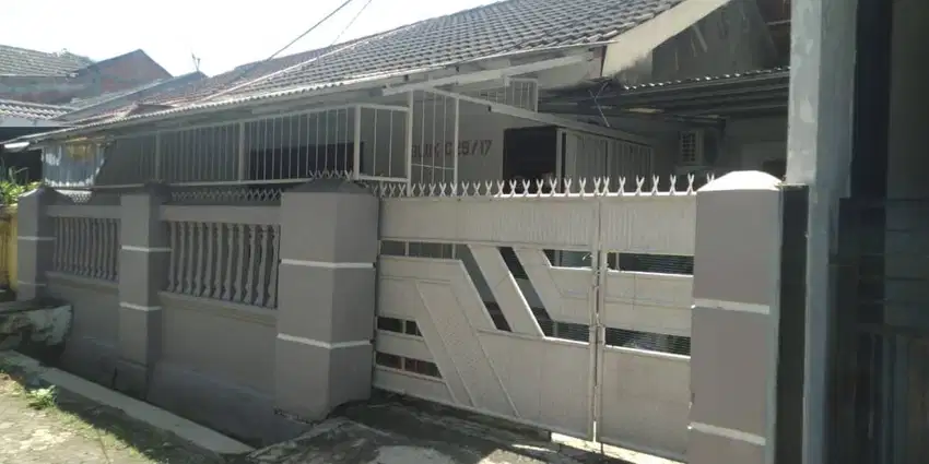 DISEWAKAN RUMAH 3KT 2KM PERABOT LENGKAP LOKASI STRATEGIS DAN NYAMAN