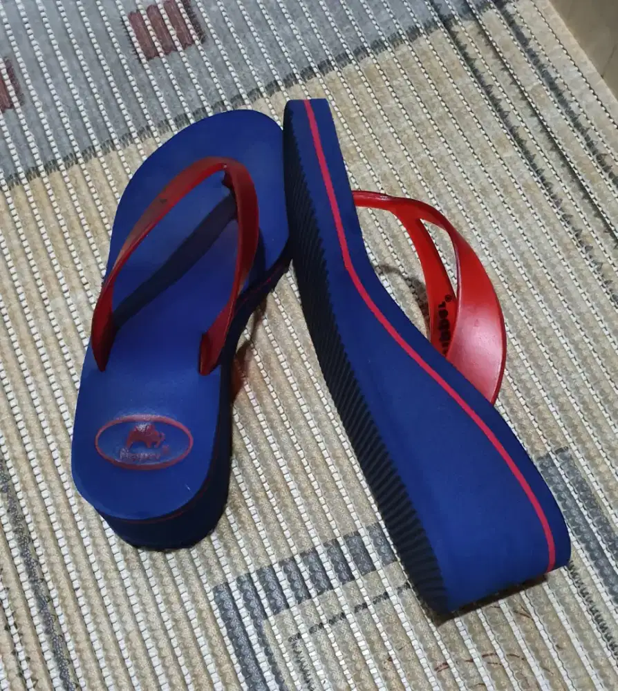 FIPPER WEDGES SIZE 37