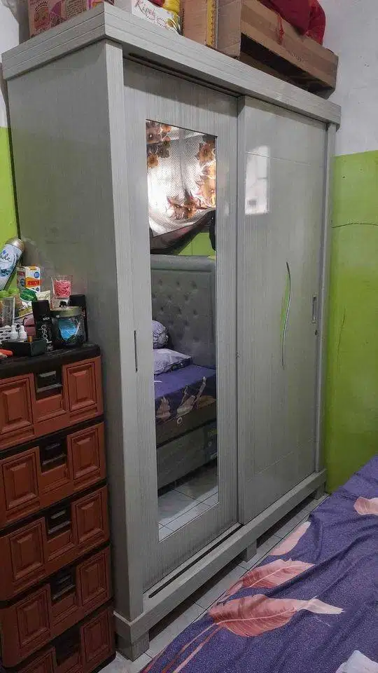 Lemari Pakaian Pintu Geser