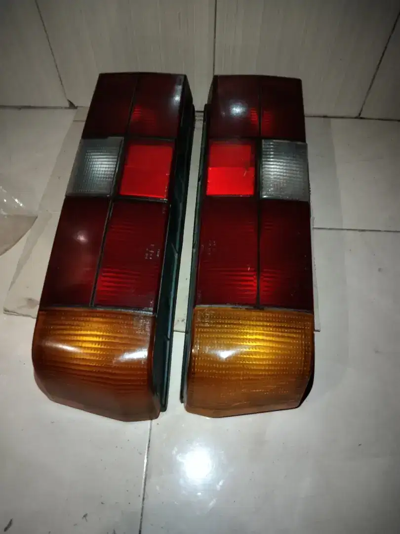 Lampu Stoplamp Volvo 360 sepasang original copotan