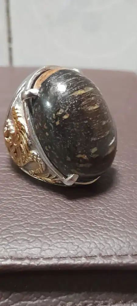 Batu serat bulu macan