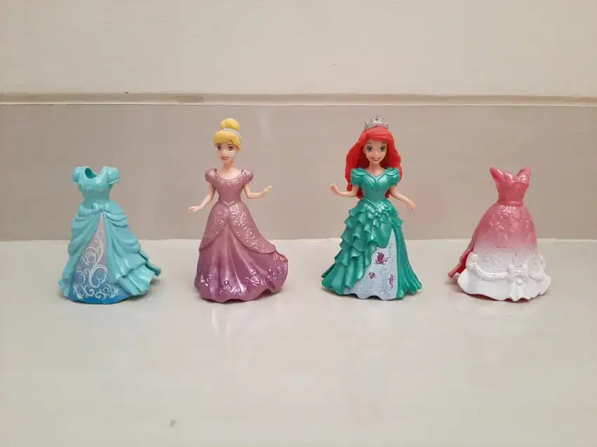 Mainan Cinderella dan Little Mermaid Ariel