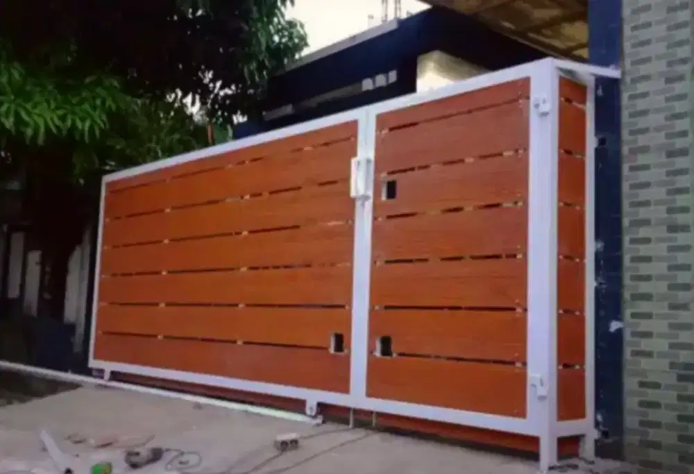 Pintu pagar motif kayu GRC. Railing tangga. Tralis. Kanopi besi dll