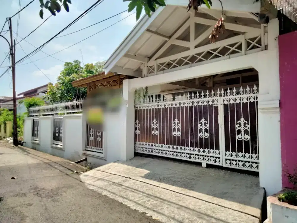 Di jual rumah dalam komplek Abadi