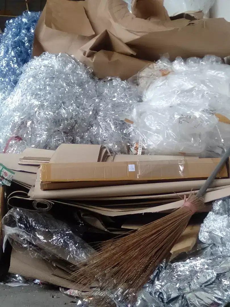 Menerima plastik bekas segala macam