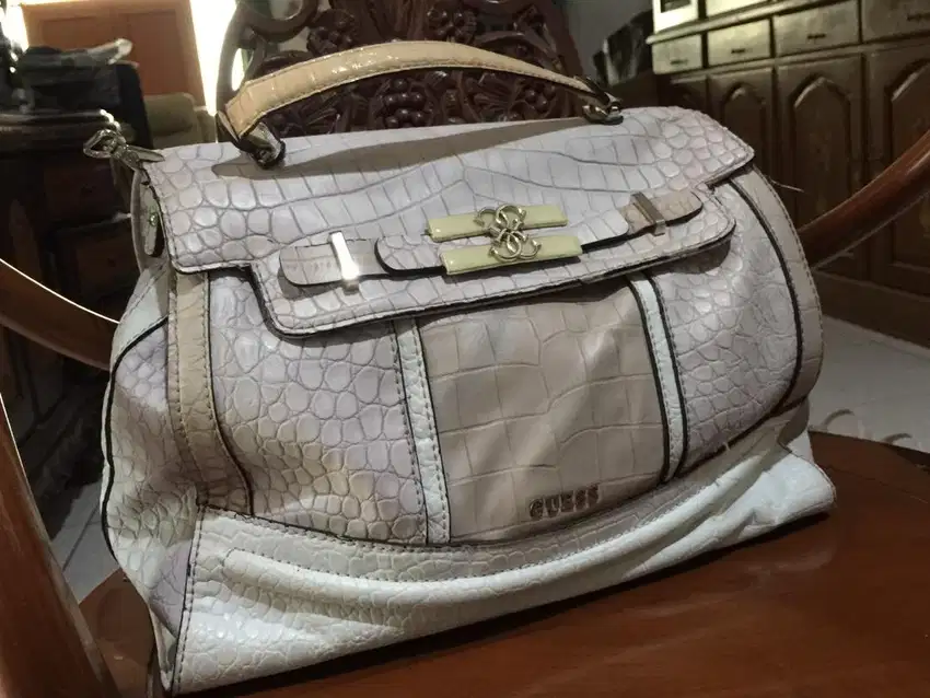 tas wanita merk GUESS ori ( barang masih bgus & mulus bgt )
