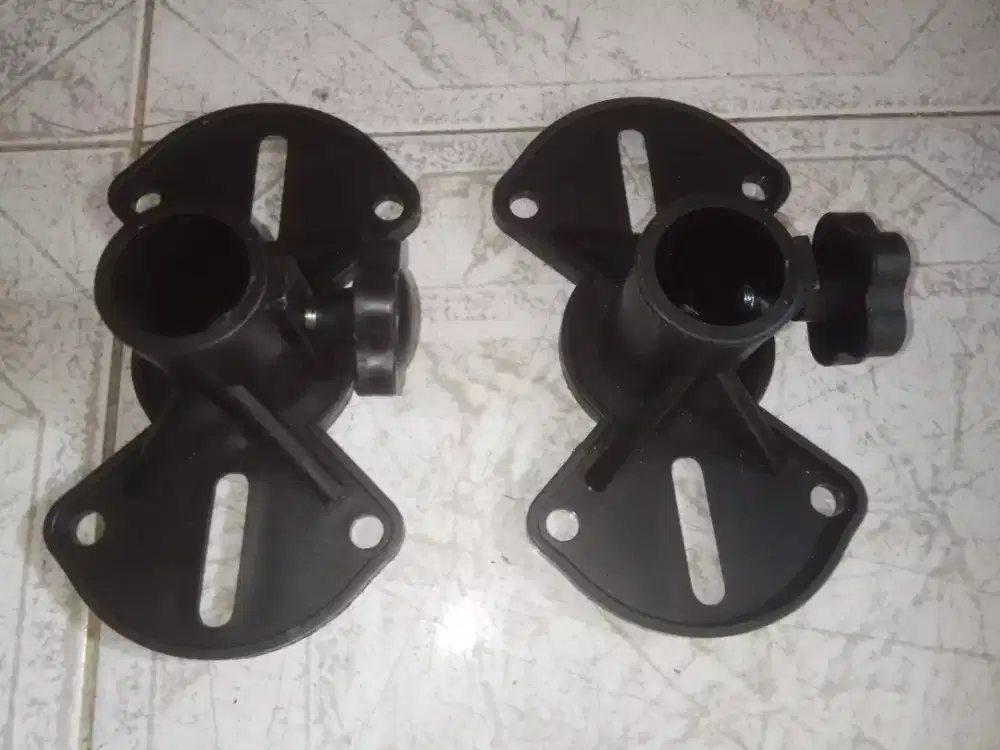 breket penyangga speaker