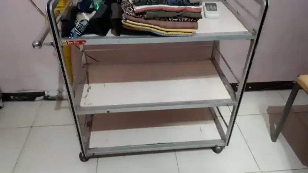 Meja trolley susun 3 bahan bagus lokasi sby utara dkt rs suwandi