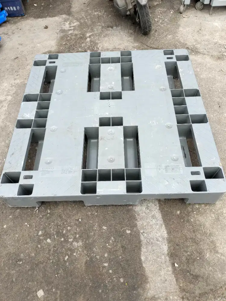 Pallet plastik tebal kokoh