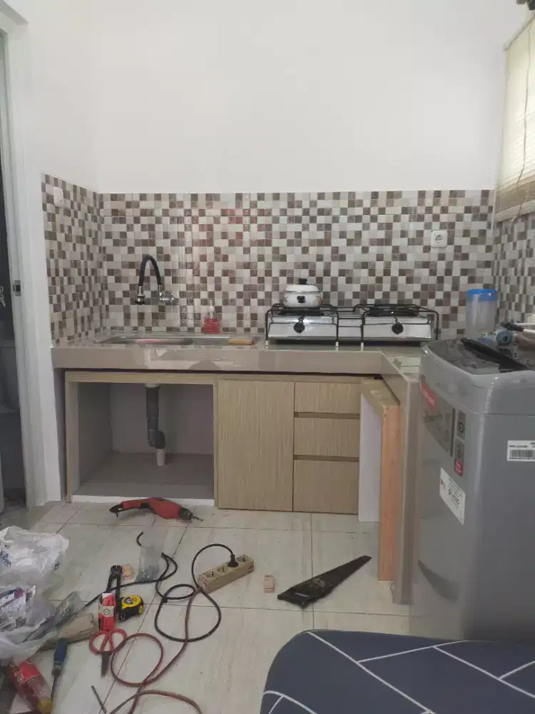 Meja makan, kitchen set, lemari pakaian, lemari bawah tangga custom