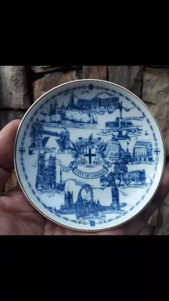 Antik vintage piring souvenir kota london england eropa diameter 10 cm