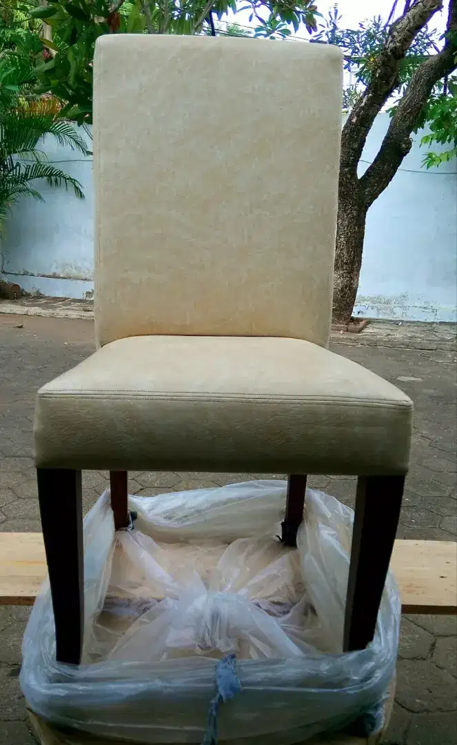 Kursi meja makan