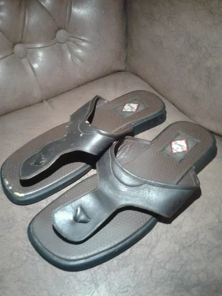 Sandal big jumbo 45 46 siap pakai nego cod rungkut gan bos