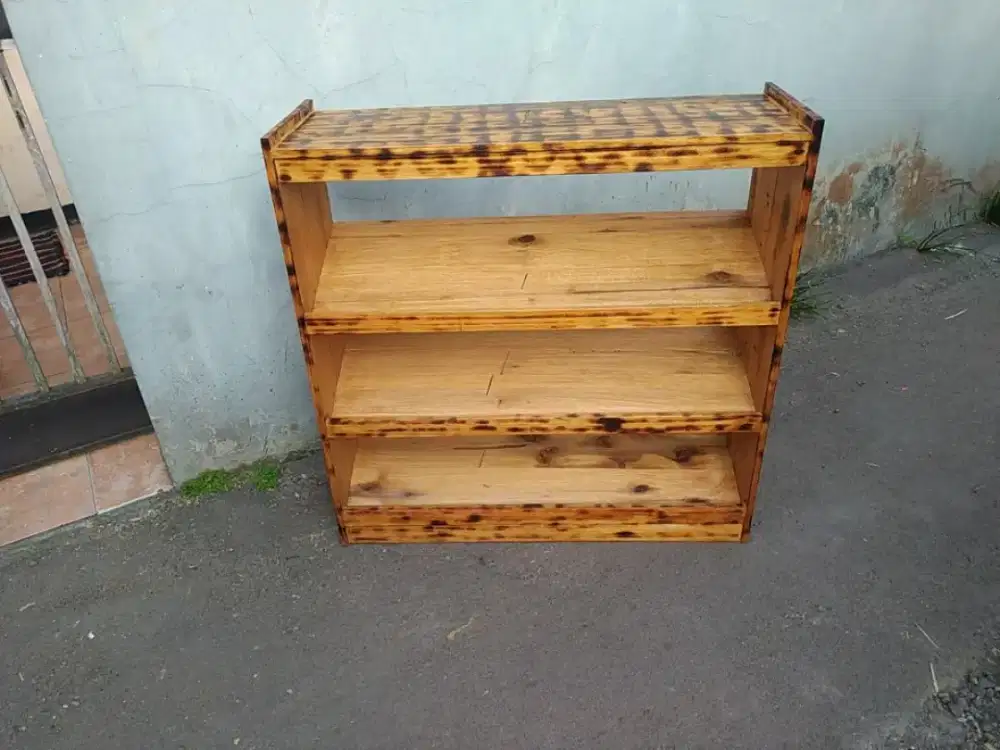 Rak sepatu minimalis