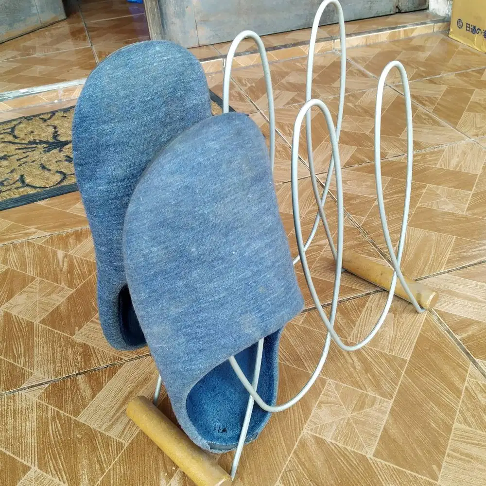 Slipper Stand / Rack Sandal Minimalis