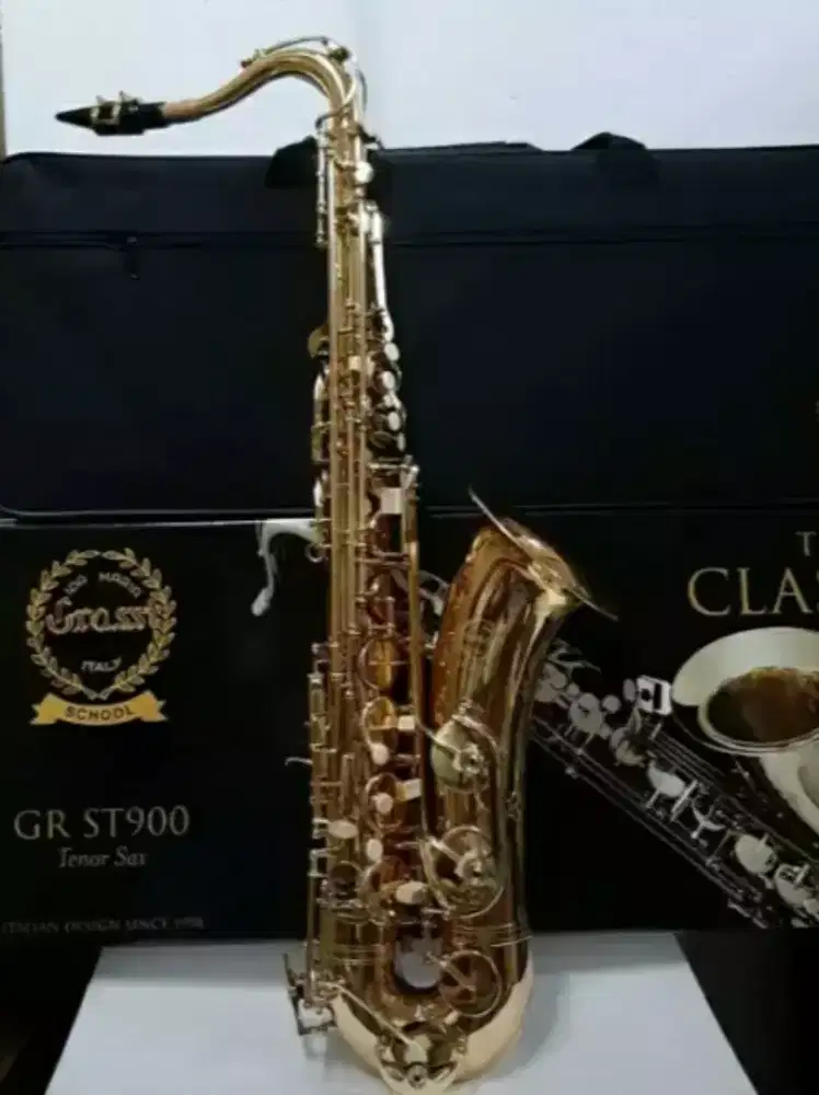 Alat musik tiup Saxophone Tenor
