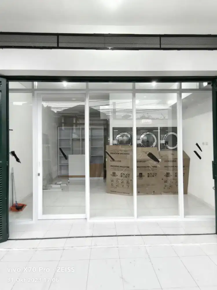 partisi kaca aluminium