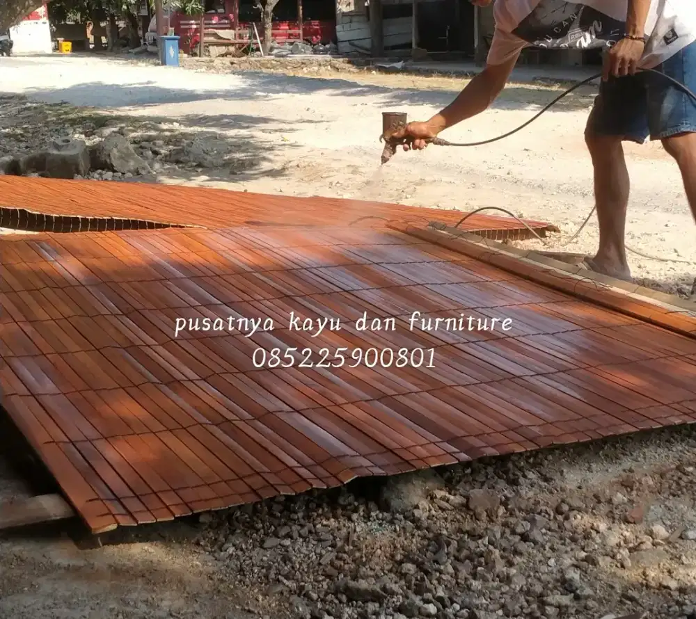 Tirai kayu jati. Dan Tirai bambu