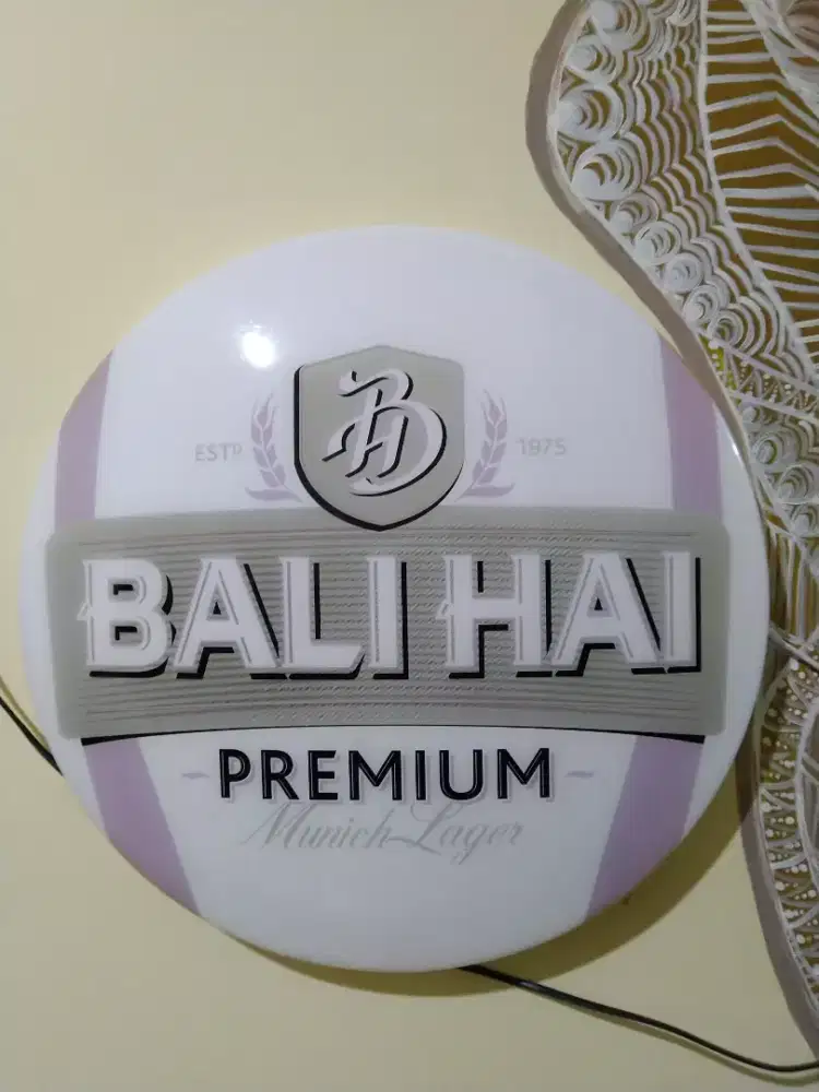 Pajangan dinding lawas neon box