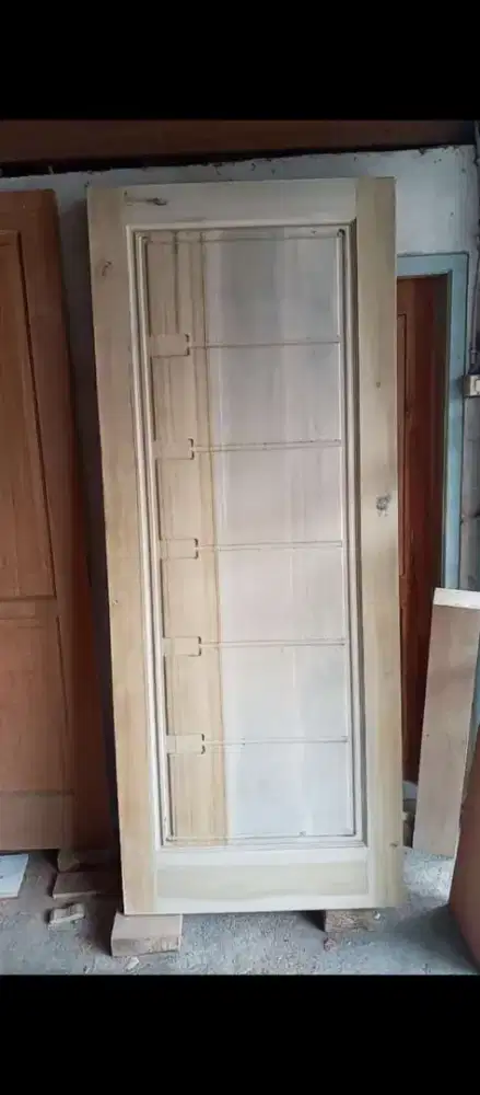 Pintu minimalis dan panel