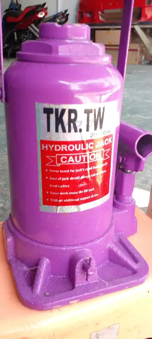 DONGKRAK TKR.TW 20 TON