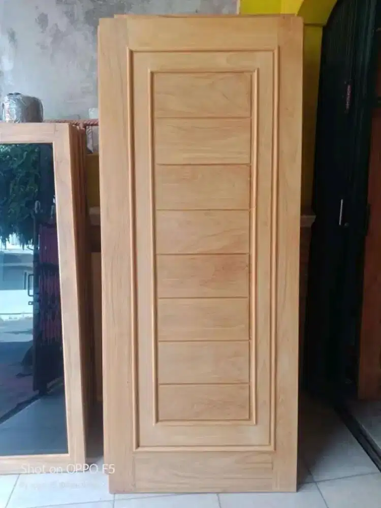 Pintu kayu jati