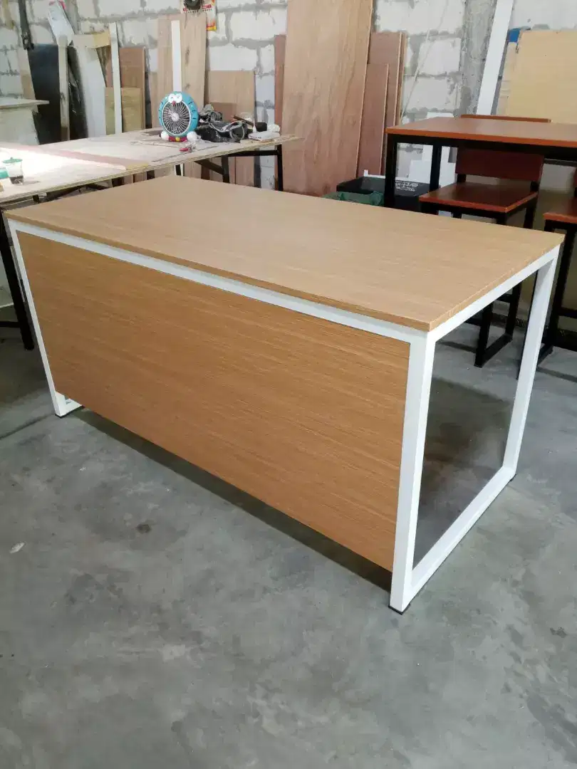 meja kerja kantor Modesty tutupan bawah