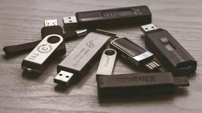Flashdisk dan kartu memori SD Card