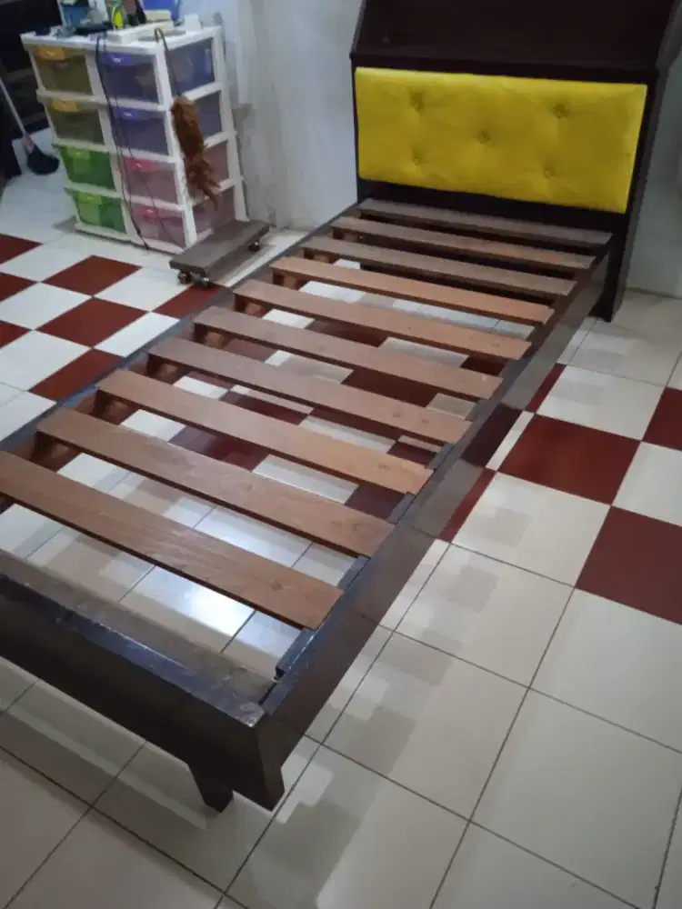 Dipan Ranjang jati kaki pendek + headboard kondisi baik