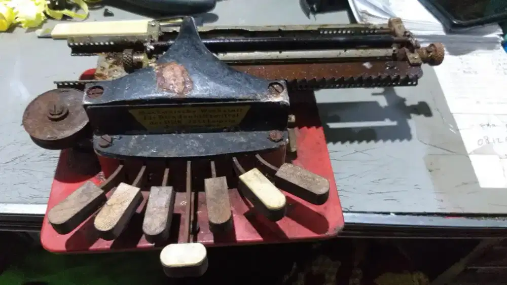 Mesin ketik braille antik