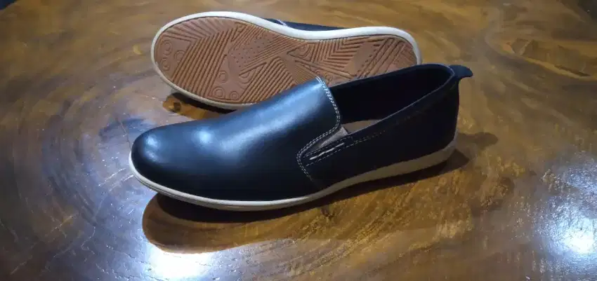 Sepatu casual leather