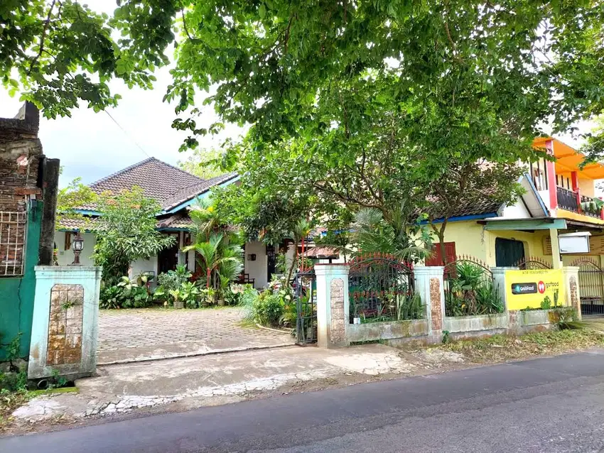 Rumah Luas Bisa Untuk Usaha dekat Jalan Griya Taman Asri