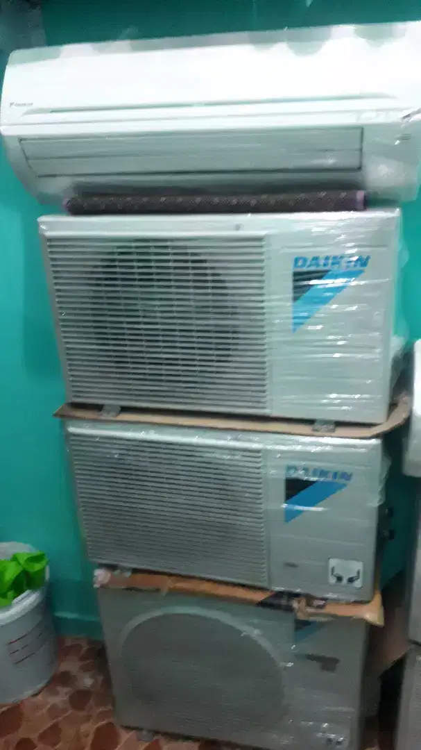 Ac daikin thailand R 410 ..0,5 pk lowat  ( 1/2  ) pk