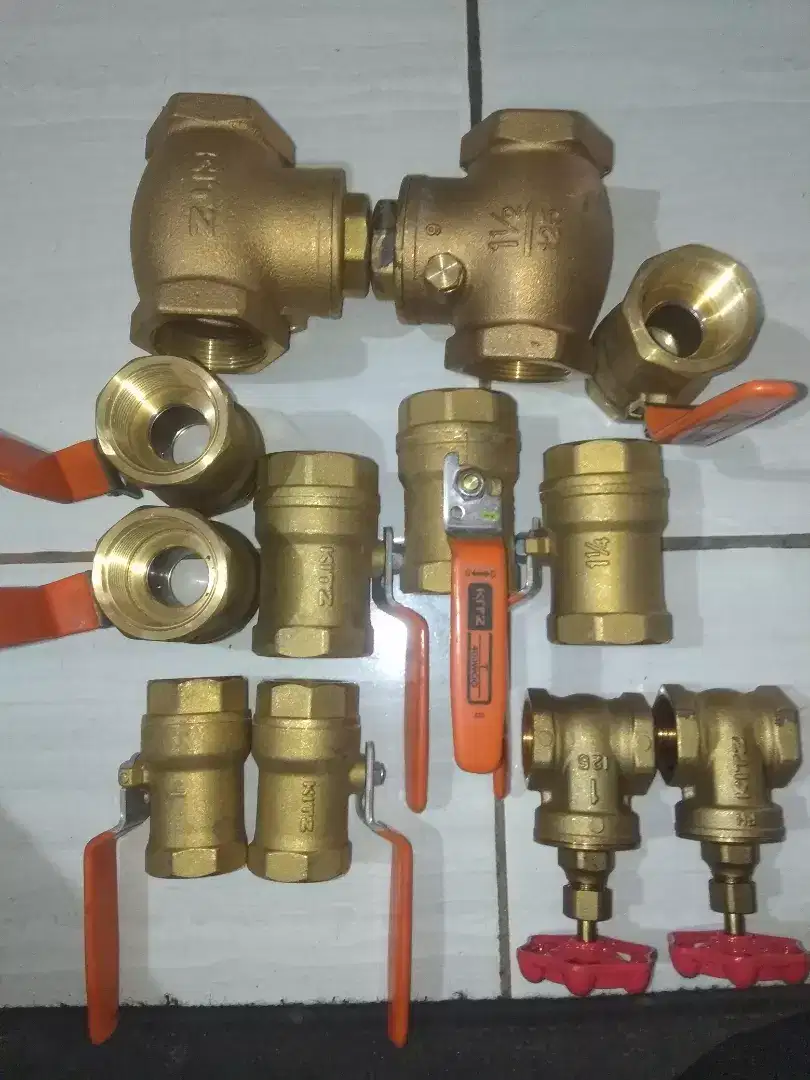 Jual beli kelebihan sisa proyek