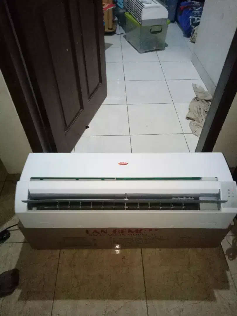 Kipas model.ac Polos dan karakter