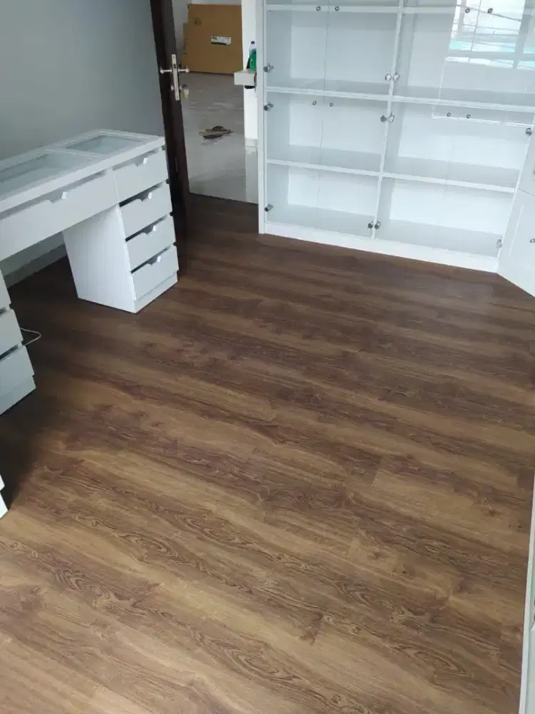 Lantai kayu vinyl dan SPC murah