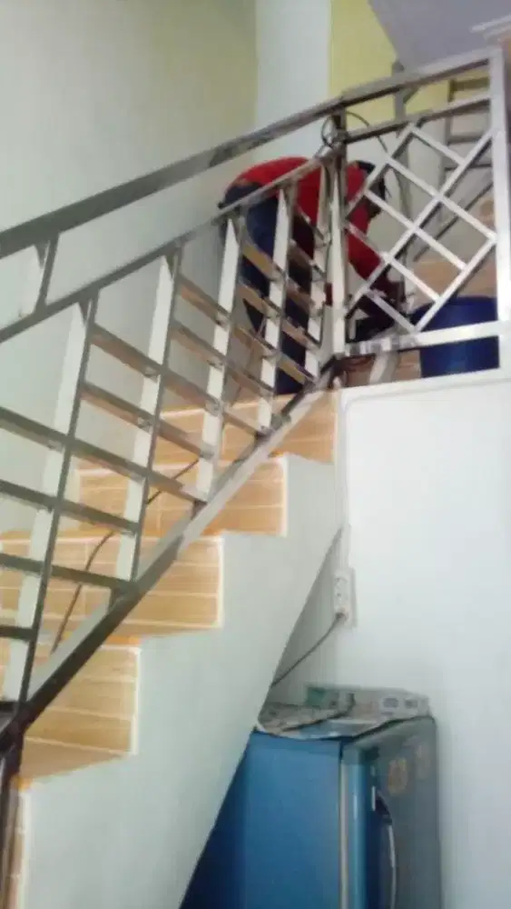 Relling tangga berbahan stainless steel