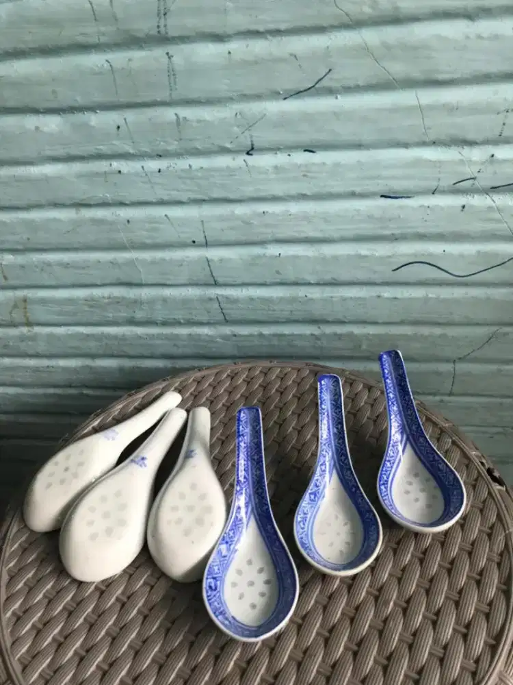 Sendok makan keramik