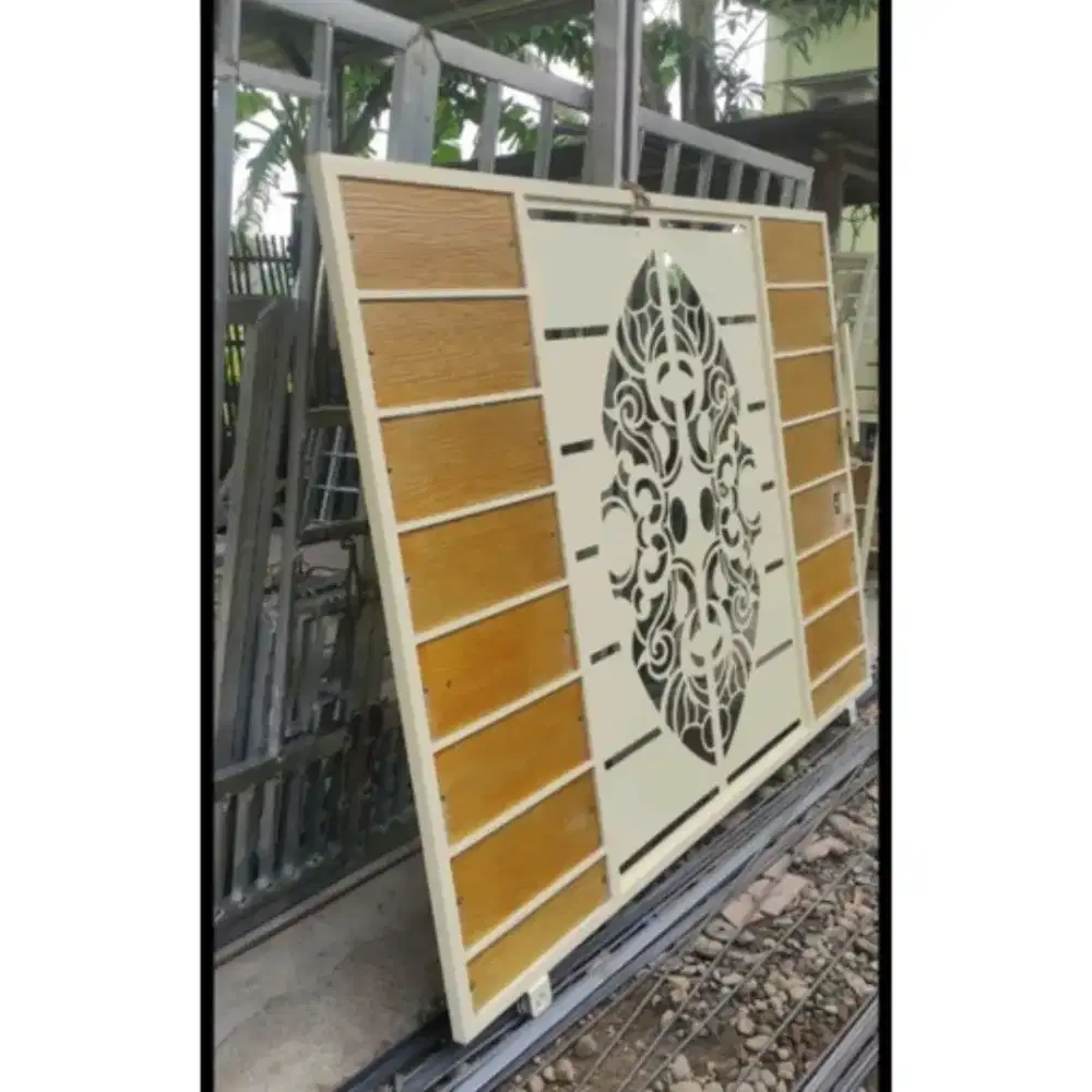 Pagar besi cutting laser kombinasi woodplank