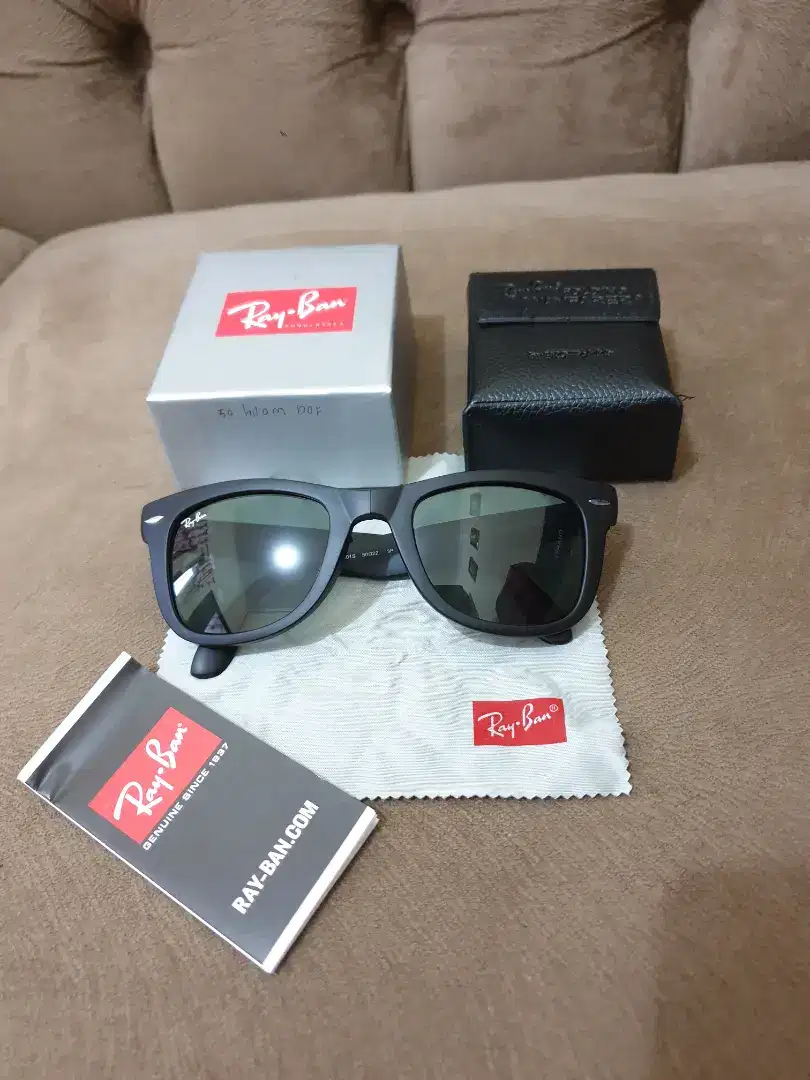 New .authentic kacamata .sunglasses ray-ban lipat hitam doff