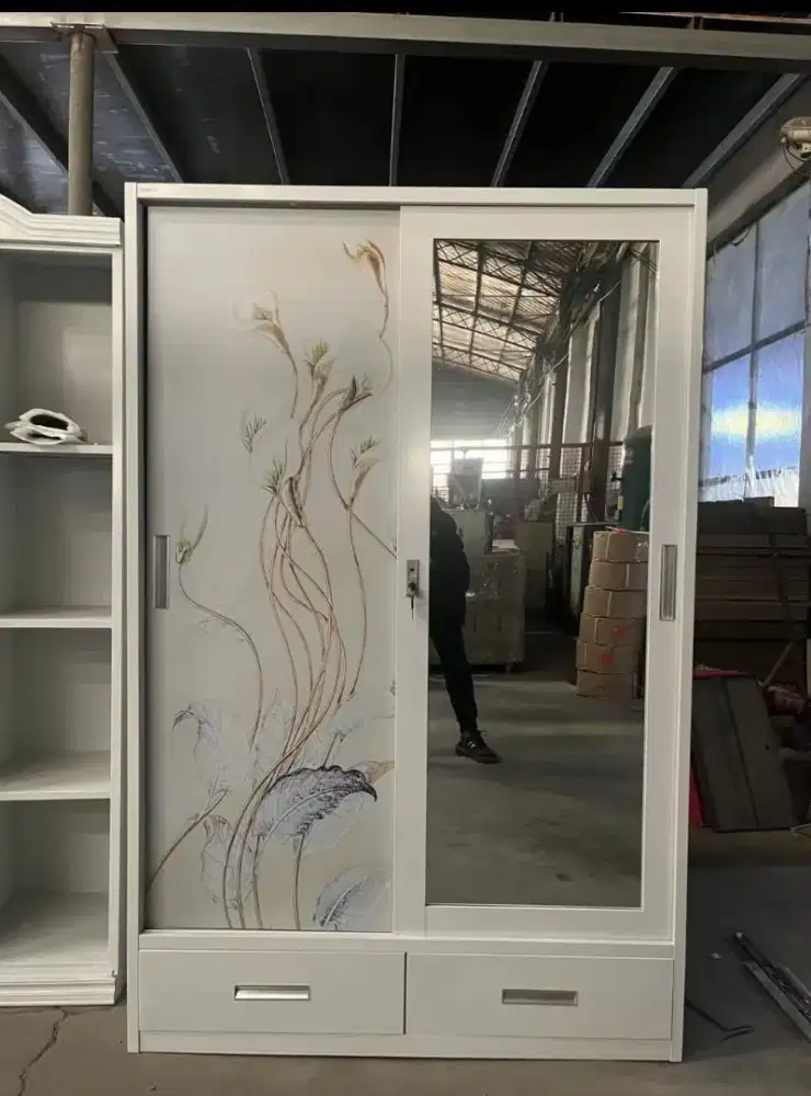 Lemari pakaian bahan plat besi