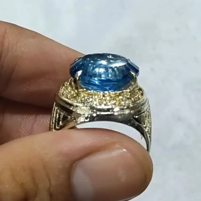 Cincin Natural Permata Blue Topaz London Blue 10.90cts Bulat Plus Memo