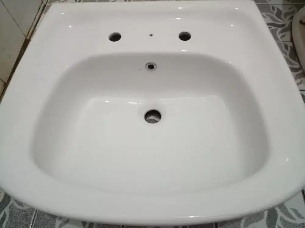Wastafel ukuran 56x46x24cm Mulus Like New Ex-Upgrade Rumah Baru 675rb