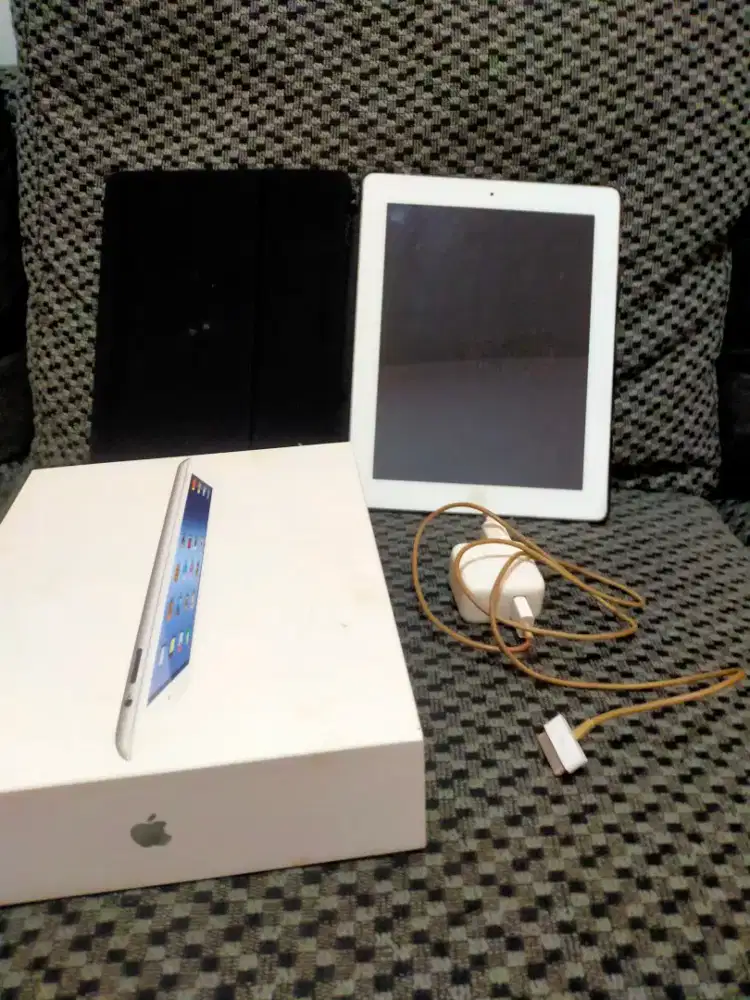 Ipad 3 silver, memori 64G, wifi dan SIM card