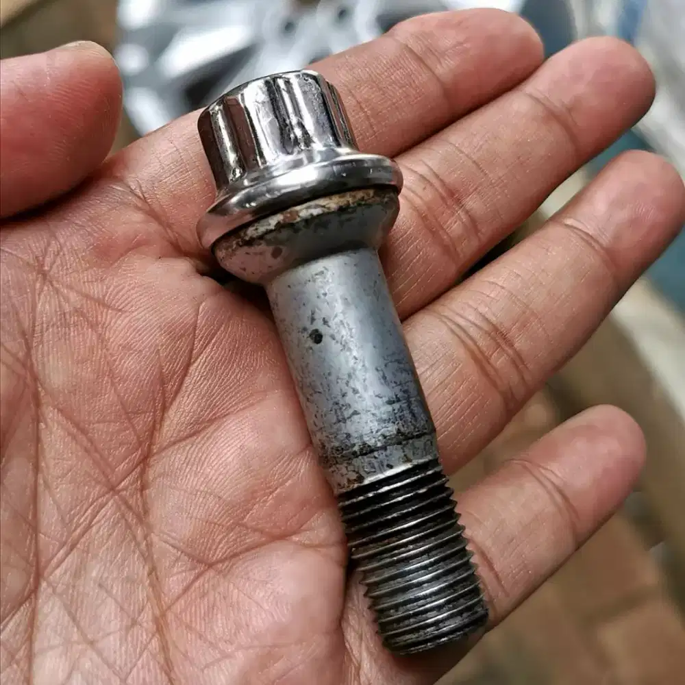 Part Original Mercedes S Class W221 Bolt Flower Hexagon Baut Roda