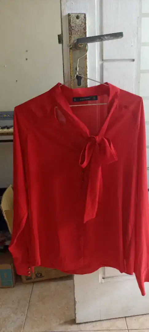 Dijual cepat blouse merah zara