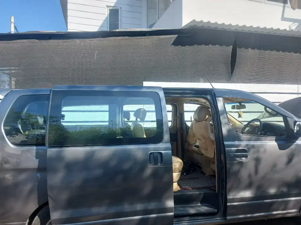 ganti atau pasang kaca film mobil panggilan