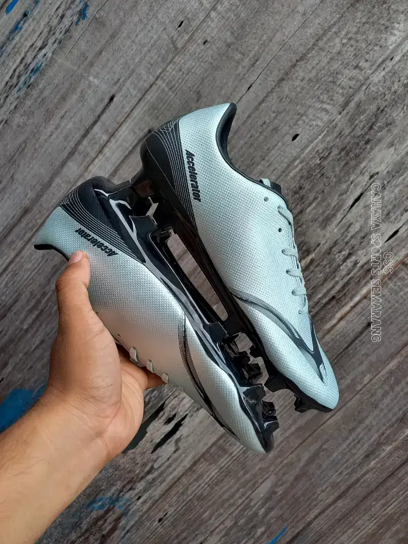 Sepatu bola Specs xlr fg