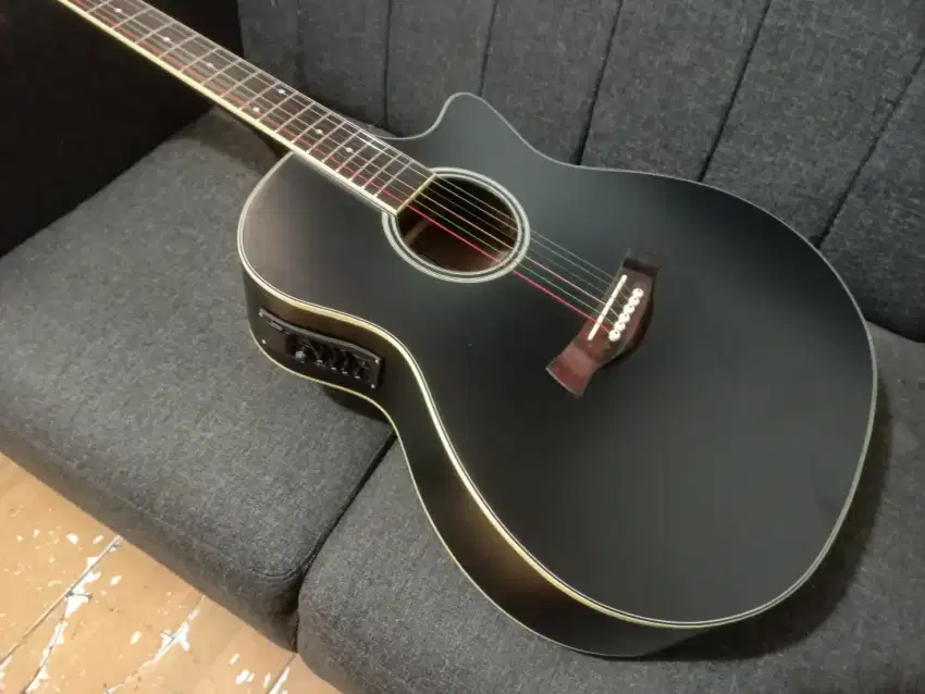 Gitar akustik elektrik Taylor baru siap antar cod bayar di tempat